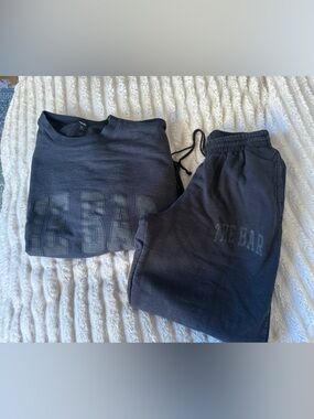 Black Sweatshirt and Sweatpants Set with Subtle Logo